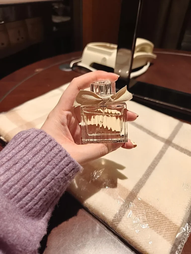 Chloe(クロエ) EAU DE PARFUM(オードパルファム)の似てる香りは？画像4
