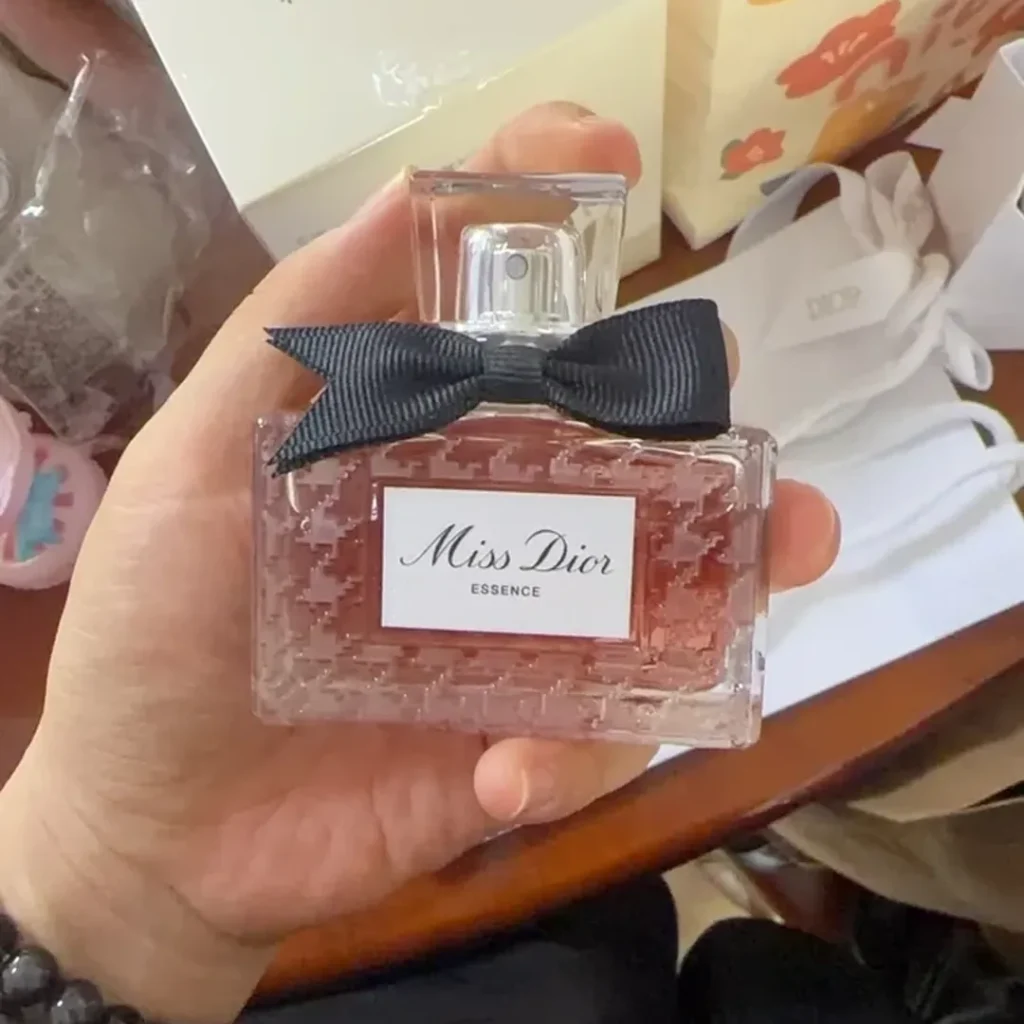 Dior(ディオール) MISS DIOR(ミスディオール)の匂いは？画像8
