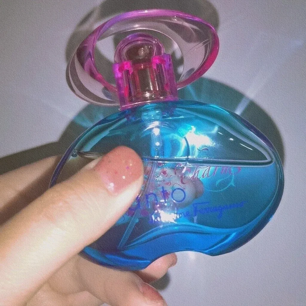 FERRAGAMO(フェラガモ) INCANTO CHARMS(インカントチャーム)の似てる香水は？画像2